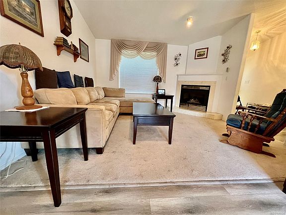 4th image of 82 Wolf Ln