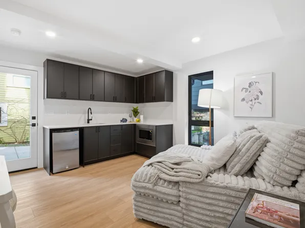 218B 21st Ave E, Seattle, WA 98112