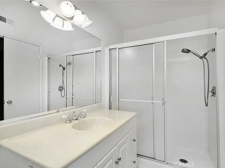 5255 Coldwater Canyon Ave #E — Photo 16