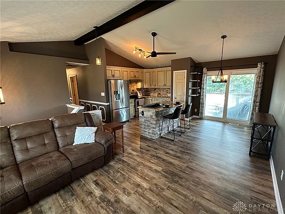 4th image of 909 Regency Ct