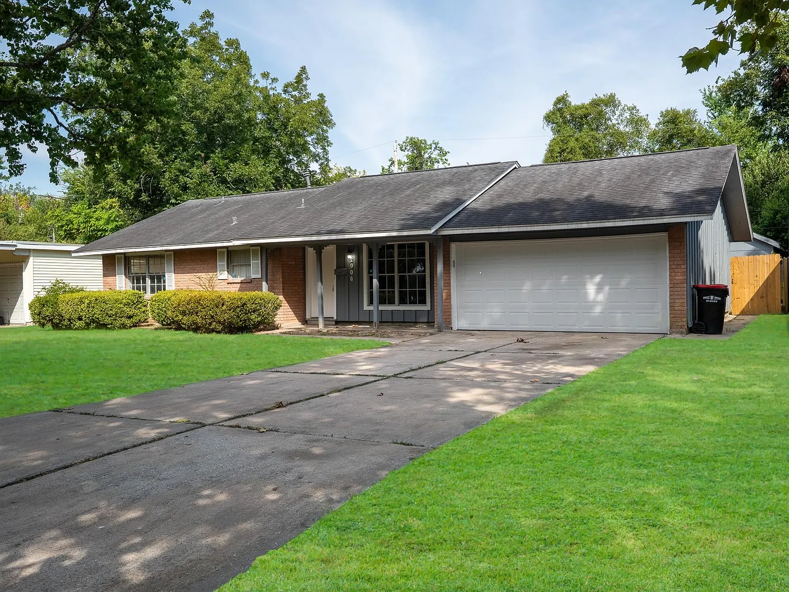 3 bed, 1.5 bath, 1141 sqft, $1,800 — Photo 2