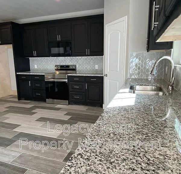 729 E Brown St #B — Photo 37