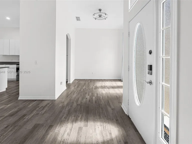 434 Castlemain Cir — Photo 3