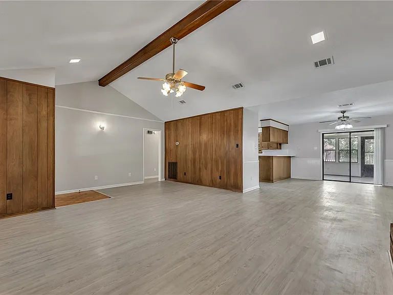 2312 Windsor Dr — Photo 3