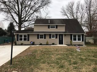 10 Inland Rd, Levittown, PA 19057