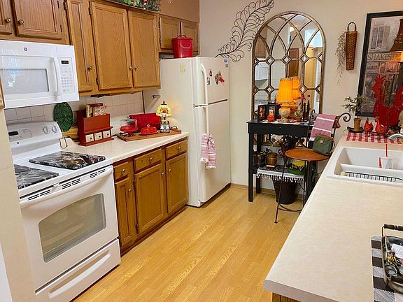 4th image of 813 Maplehill Dr APT B4
