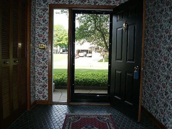 2nd image of 557 Oakridge Dr