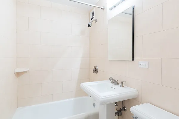 Rented by Stonehenge NYC LLC | media 5