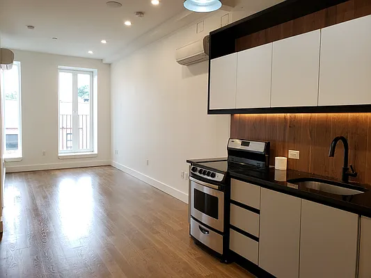 Rented by Signature Property Realty | media 51