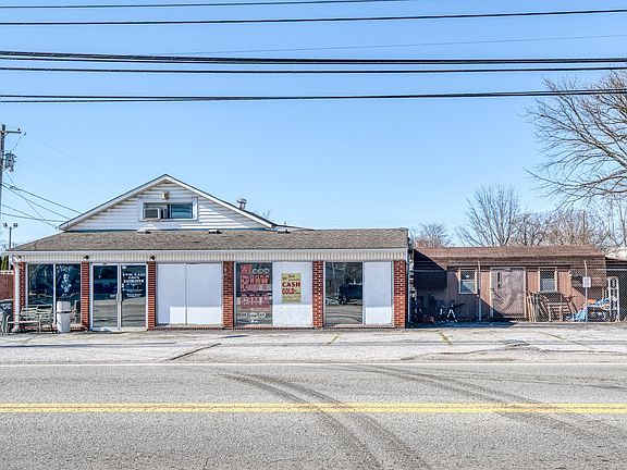 4th image of 249 N Spring St