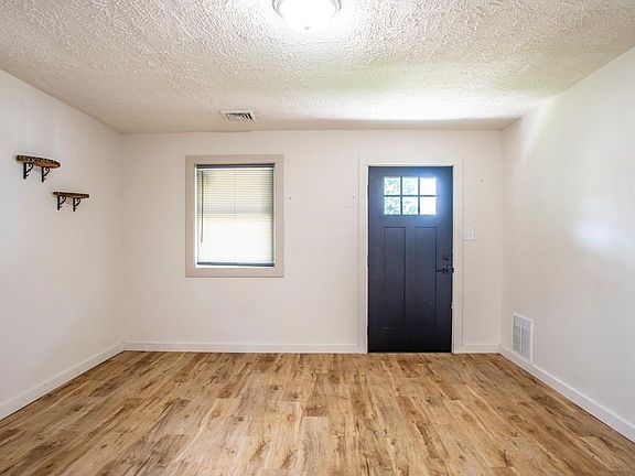 3rd image of 3318 Richmond Ave