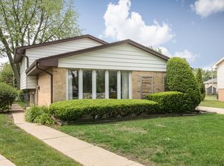 305 Denver Dr, Des Plaines, IL 60018