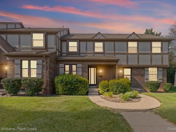 19610 Raleigh Cir N, Southfield, MI 48076