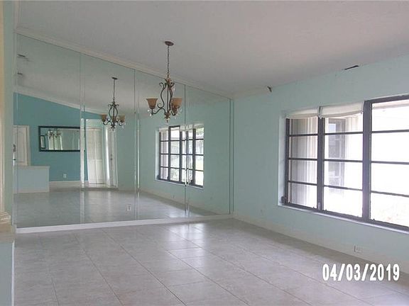 5th image of 812 SE Seahouse Dr