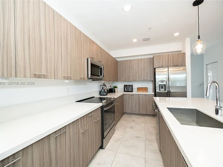 4640 SW 84th Ave #12 — Photo 3