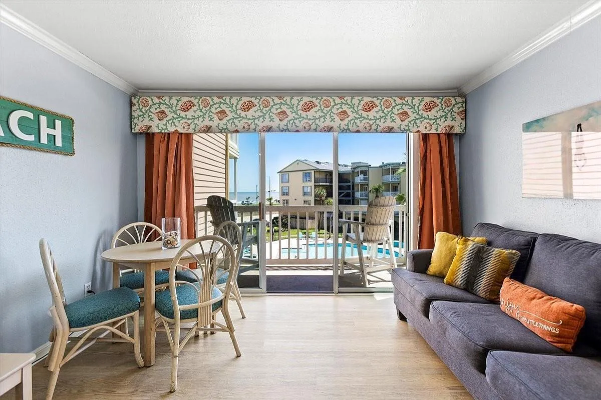 6300 Seawall Blvd — Photo 1