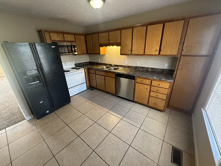 814 Sevier St — Photo 5