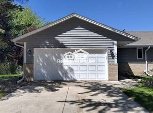 950 Butte Ct, Chanhassen, MN 55317