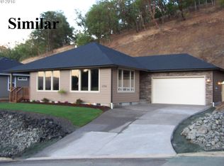 2064 NE Sunset Loop Dr, Roseburg, OR 97470