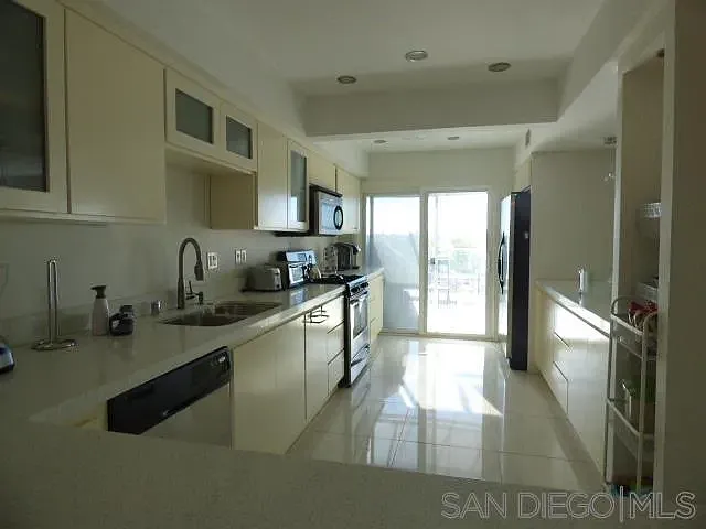 Vistas at Fashion Heights — Photo 3