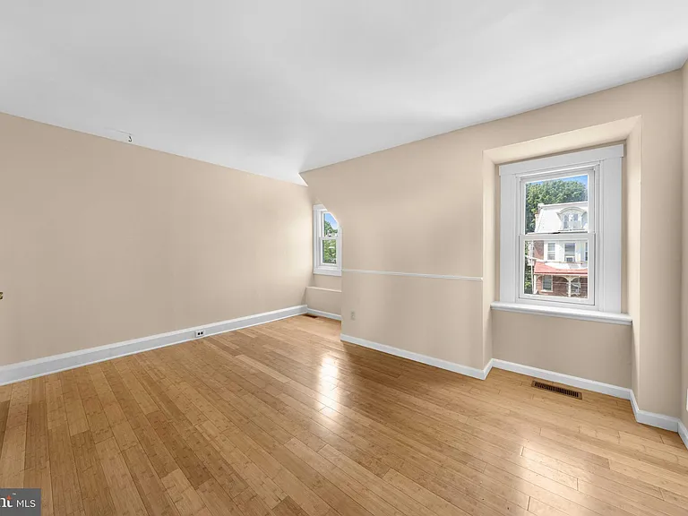 1016 Kirk Ave — Photo 17