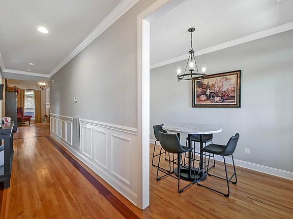 4th image of 8312 Glenshire Ln