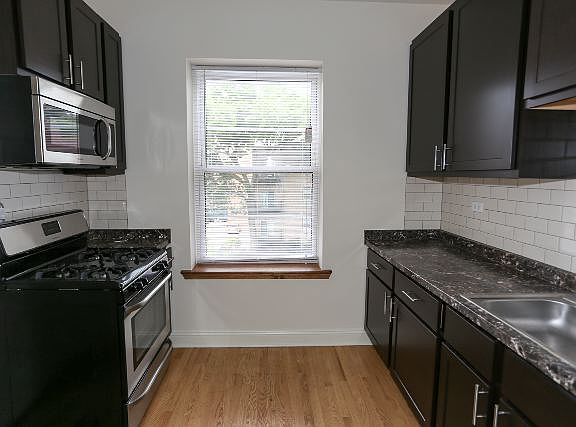 2nd image of 1010 W Sunnyside Ave #A00w