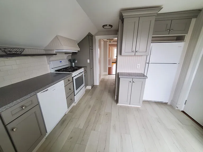 2637-2639 Pawtucket Ave #3 — Photo 8