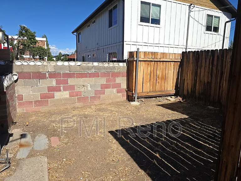 422 1/2 Saint Lawrence Ave #B — Photo 13