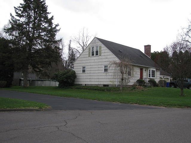 2nd image of 4 Hummingbird Ln