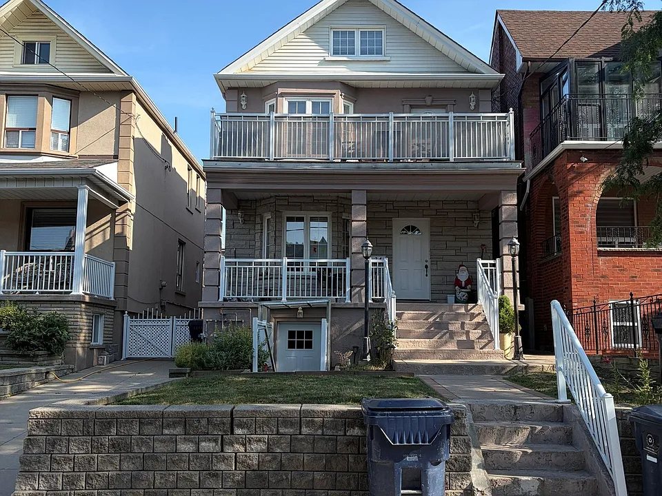 34 Peterborough Ave #BASEMENT