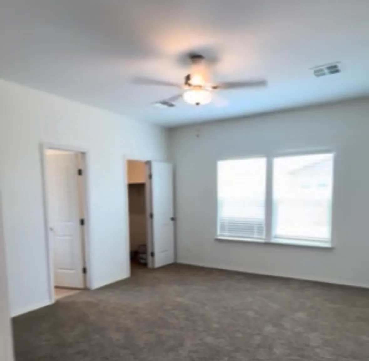 4 bed, 1487 sqft, $2,050 — Photo 2