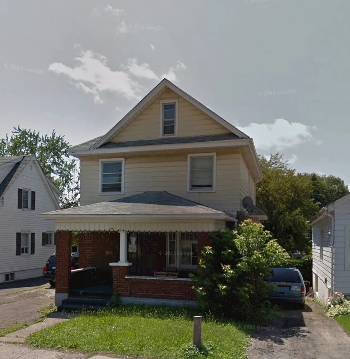 4 bed, $2,500 — Photo 1