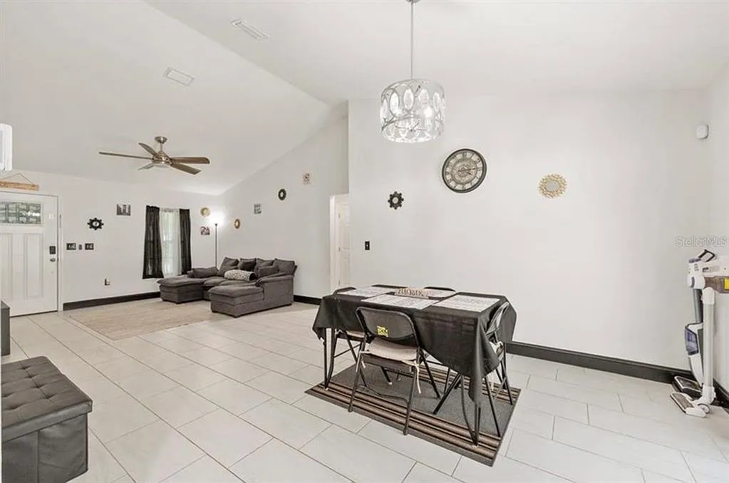 3 bed, 2.0 bath, 1140 sqft, $1,950 — Photo 4