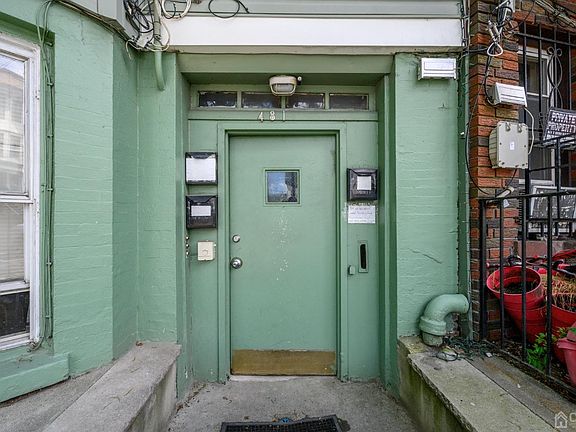 2nd image of 481 Mercer St