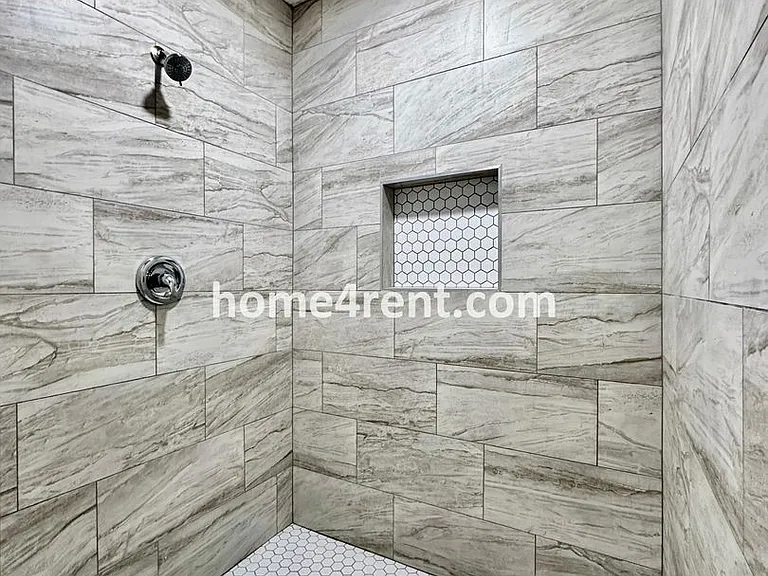 220 N Walnut St — Photo 12