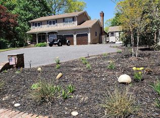 57 N Country Rd, Shoreham, NY 11786