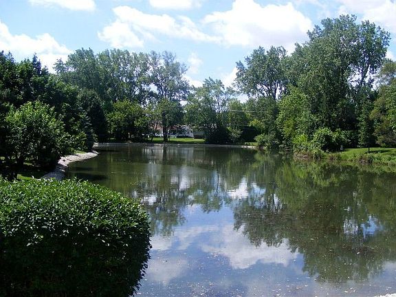2nd image of 758 N Walden Dr