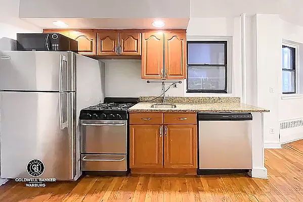 Rented by Coldwell Banker Warburg | media 9