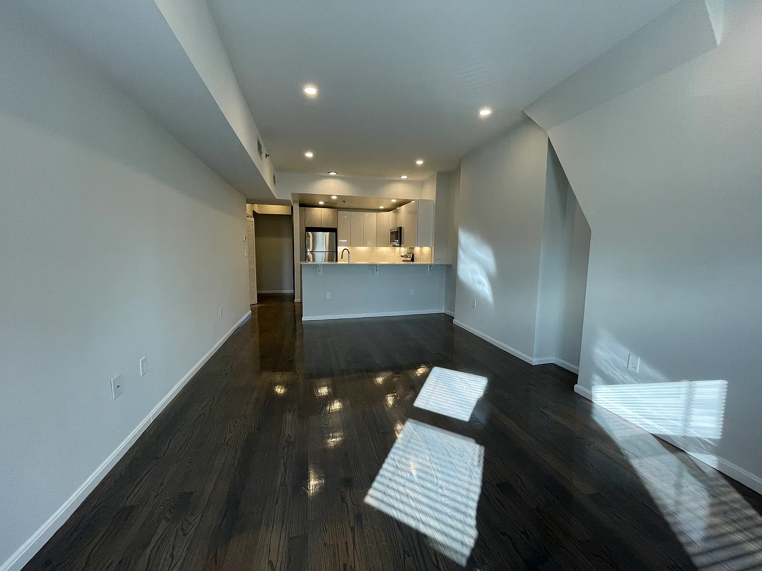 3 bed, 9999 sqft, $5,000 — Photo 4
