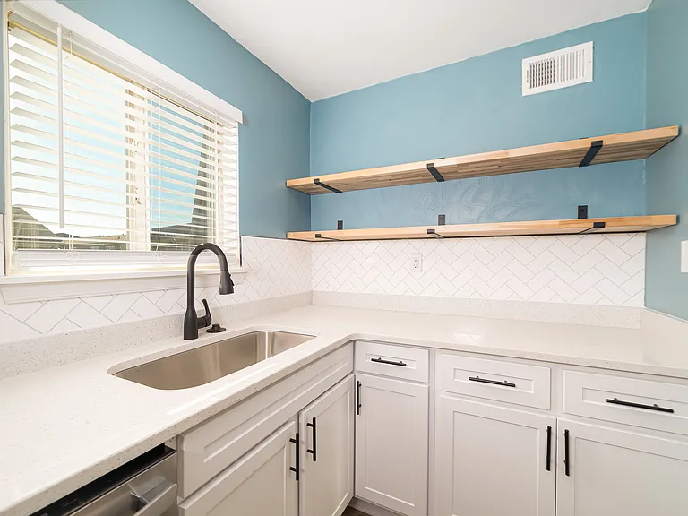 Ocean Air Apartments — Photo 16