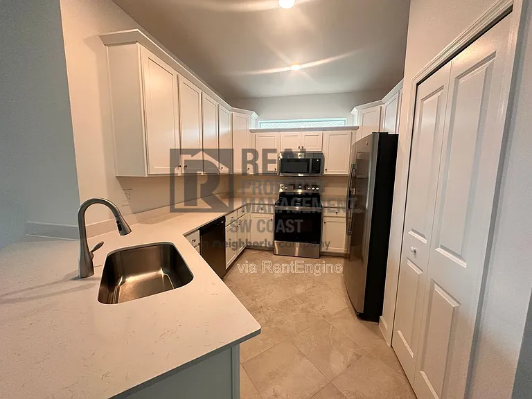 20503 Hazelnut Ct S — Photo 4