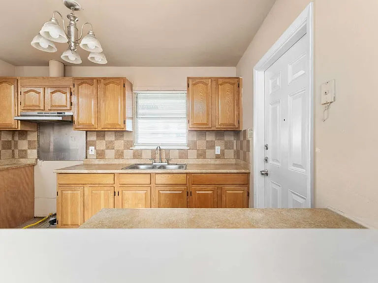 218 E Villaret Blvd — Photo 8