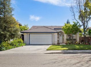 162 Forest Dr, Kingsburg, CA 93631