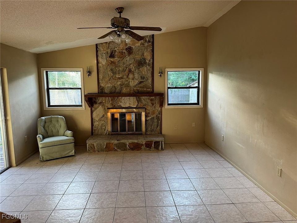 neloli☀︎ Residential - Dynamic Model - Stamped Carriage House - 5251