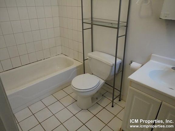 5th image of 1-2315 N Southport Ave #1