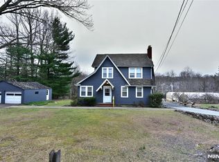 182 Airmont Ave, Mahwah, NJ 07430