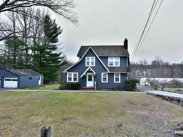 182 Airmont Ave, Mahwah, NJ 07430