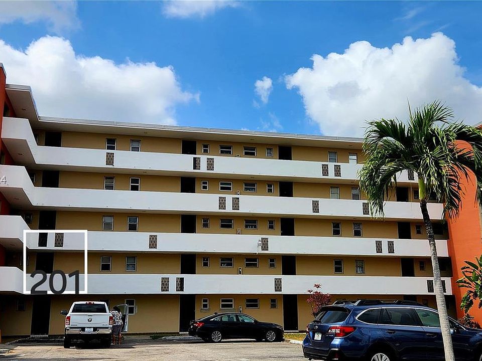 1st image of 1700 NE 191st St APT 201