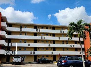 1700 NE 191st St APT 201, Miami, FL 33179